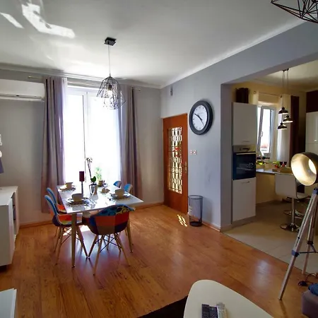 Nicole Apartment *